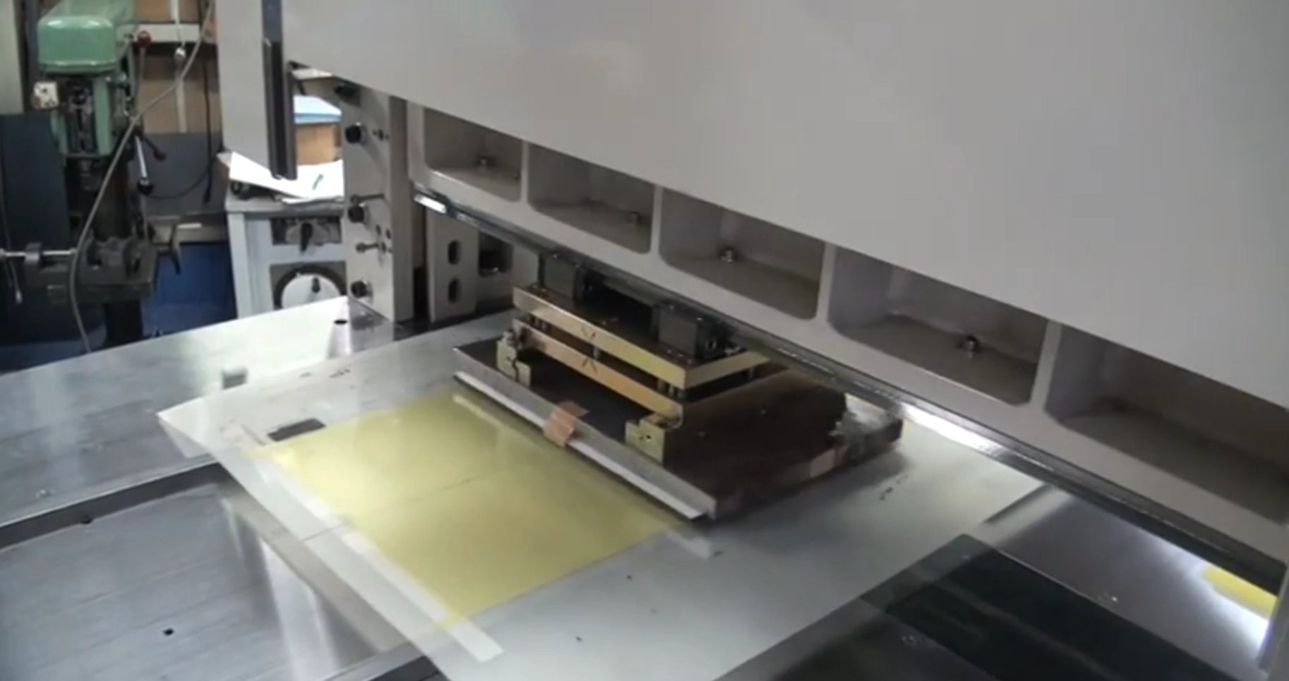 iPad画面保護フィルム打抜き2